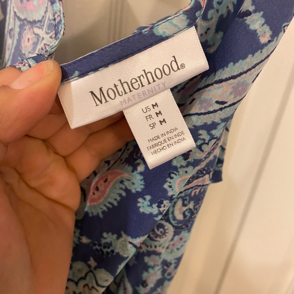 These maternity dresses are beautiful and comfortable. - Picture 6 of 6